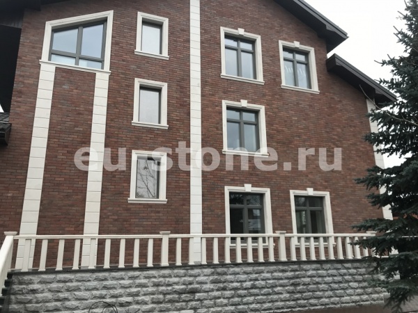 Облицовка фасада дома известняком