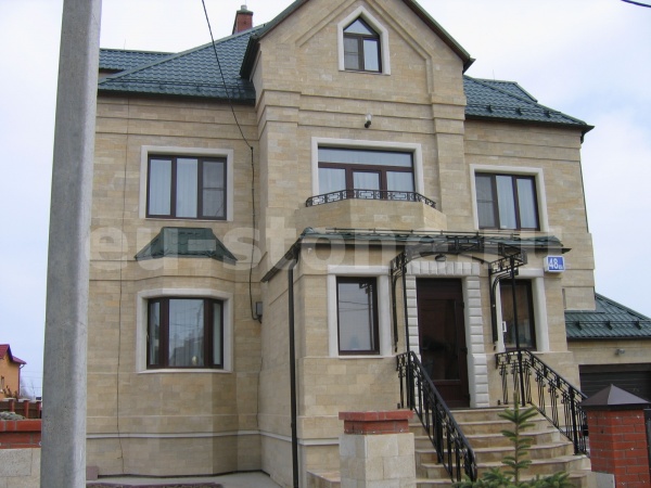 Отделка фасада ракушечником