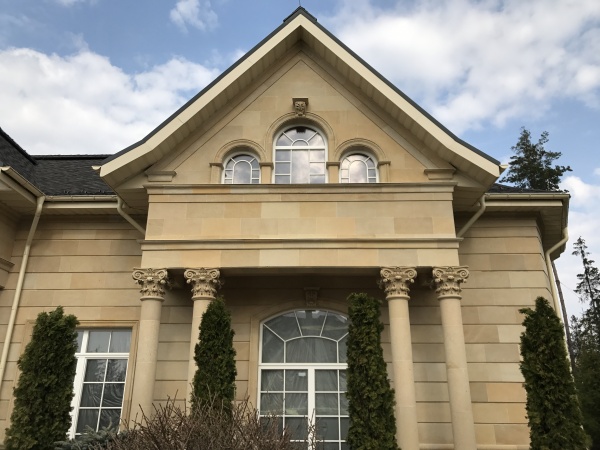 Фасад из ракушечника