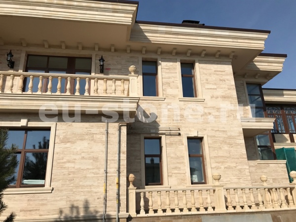 Отделка дома песчаником