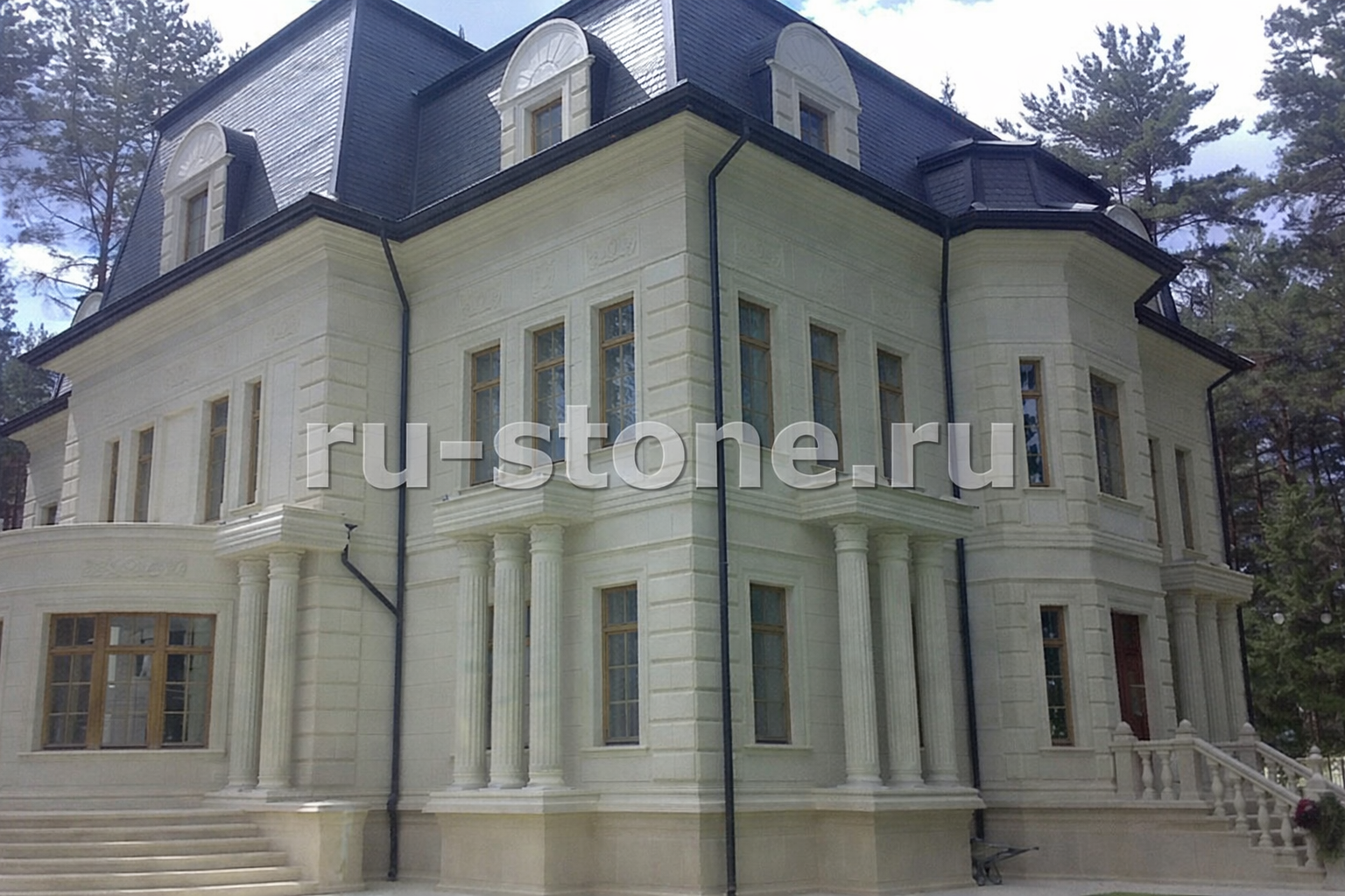 Облицовка фасада дома дагестанским камнем