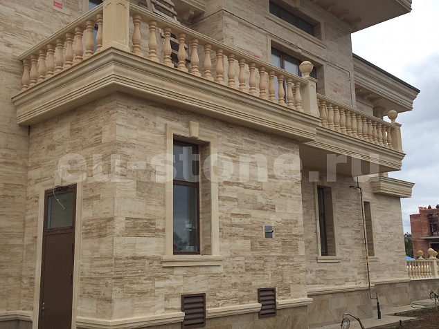 Облицовка фасада травертином