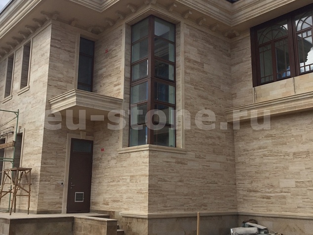 Облицовка фасада травертином