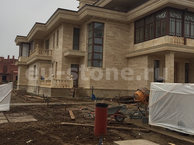 Облицовка фасада травертином